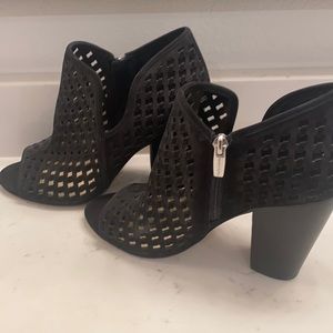 Brand new Vince Caumuto Booties